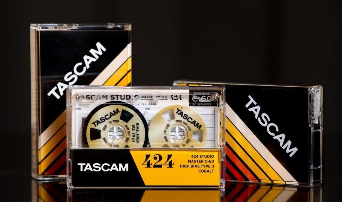 Nyt voi kaivaa neliraiturit kaapista! TASCAM julkisti uuden kasetin 50-vuotisjuhliensa kunniaksi