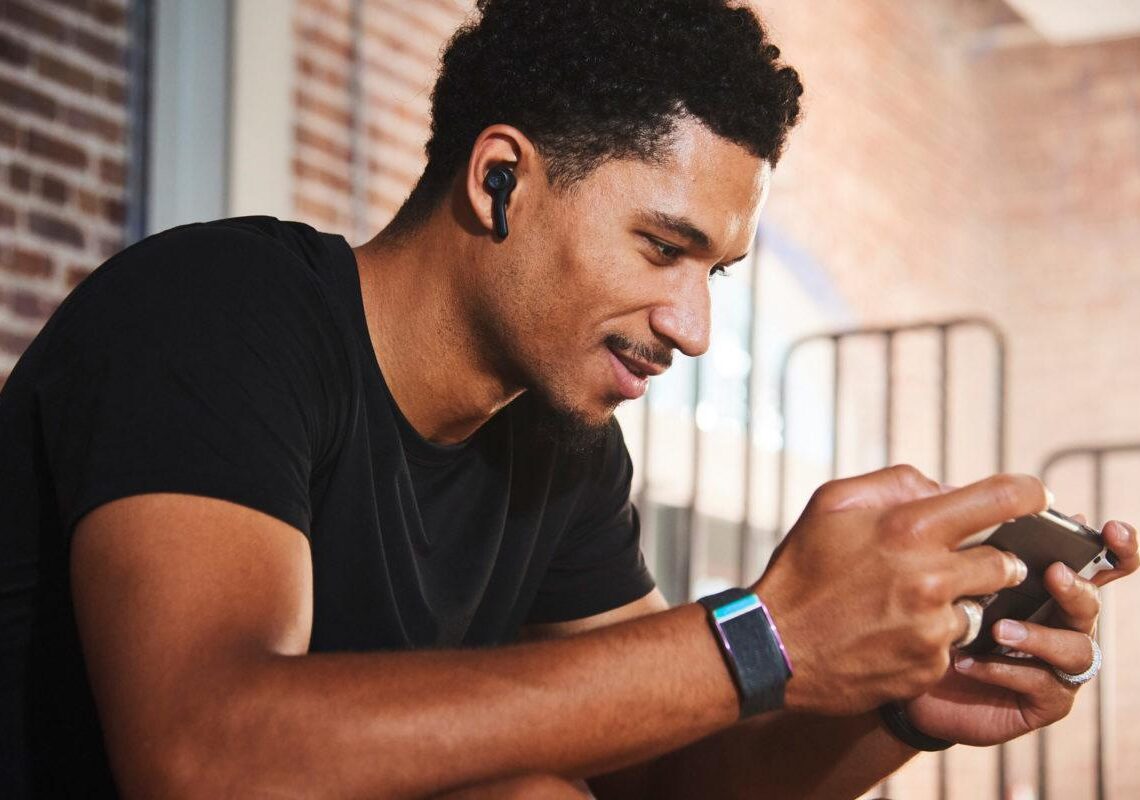 Turtle Beachilta ja ROCCAilta kahdet täyslangattomat pelikuulokkeet