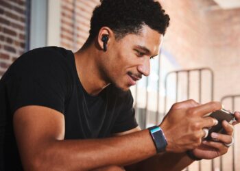 Turtle Beachilta ja ROCCAilta kahdet täyslangattomat pelikuulokkeet