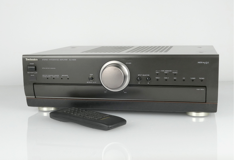Technics SU-A800 -integroitu vahvistin (vm. 1994)