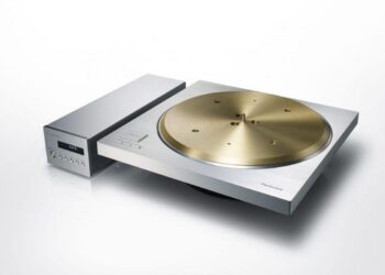 Technicsiltä perinteikäs luksuslevysoitin