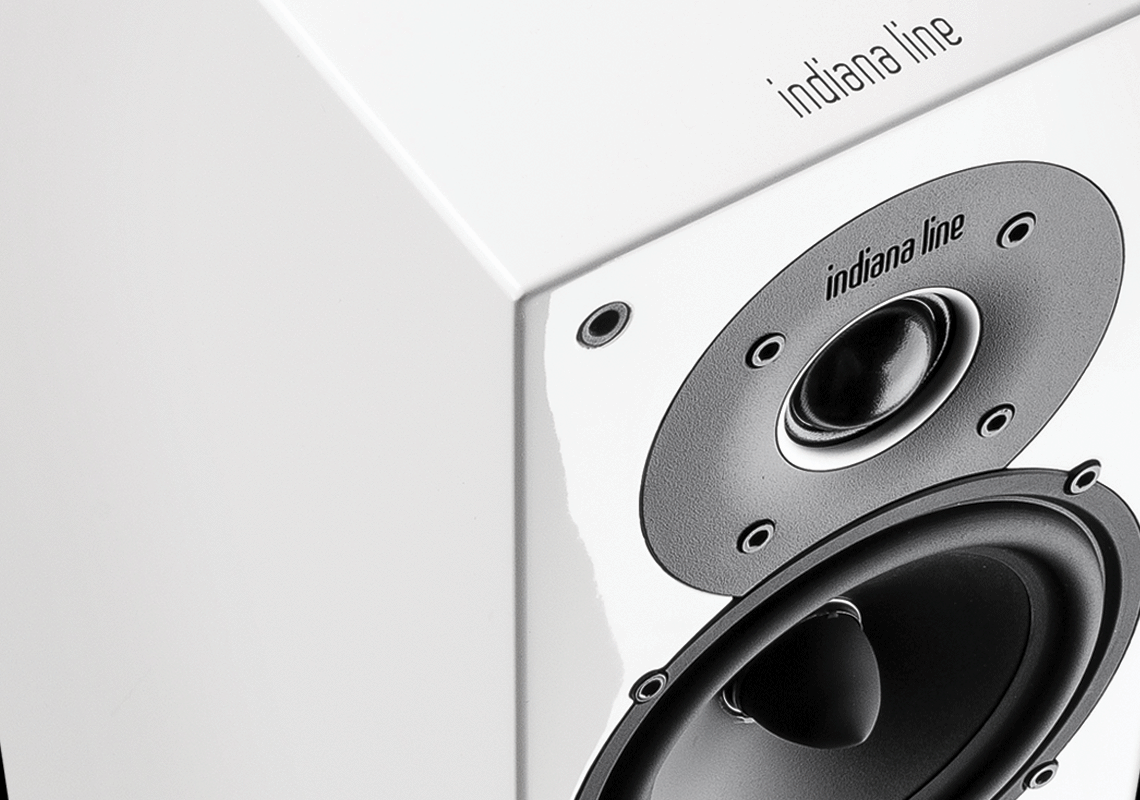 Kokeilussa Indiana Line Tesi 542 LB -jalustakaiuttimet & Basso 922 LB -subwoofer – tanakkaa tuuttausta minitorneista