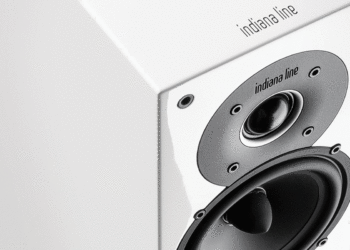 Kokeilussa Indiana Line Tesi 542 LB -jalustakaiuttimet & Basso 922 LB -subwoofer – tanakkaa tuuttausta minitorneista