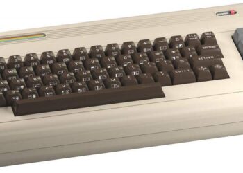 Kuusnelosen täysikokoinen THEC64-retroversio saapuu joulumarkkinoille – sillä voi myös ohjelmoida pelejä BASIC-ohjelmointikielellä