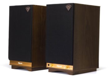 Tasapainoiset kaiuttimet levysoitinliitännällä