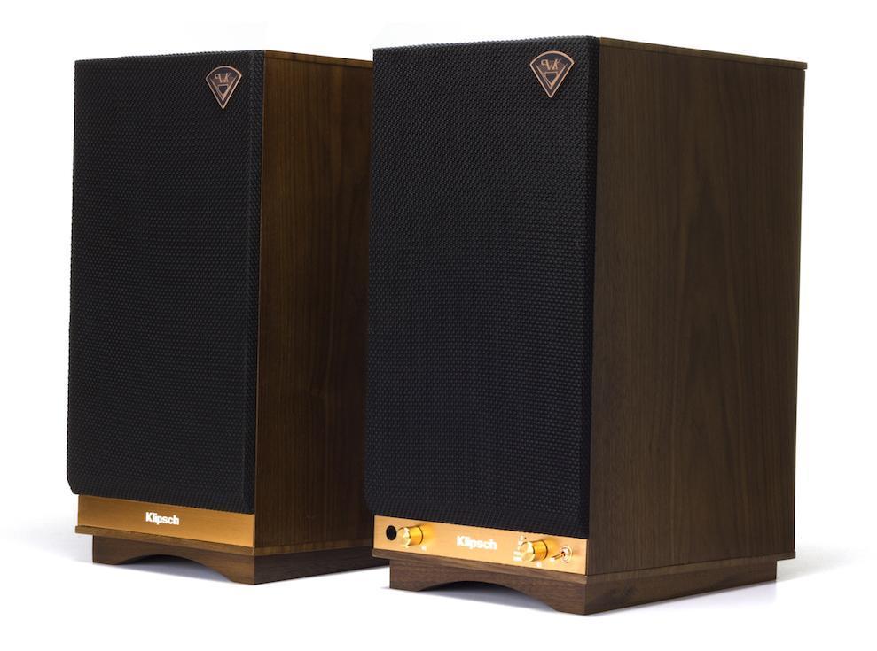 Tasapainoiset kaiuttimet levysoitinliitännällä