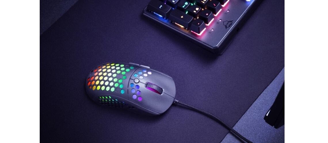 Trust Gaming GXT 960 Graphin – ultrakevyt pelihiiri hunajakennokuorella, ”zero drag” -kaapelilla sekä säädettävällä päivitysnopeudella