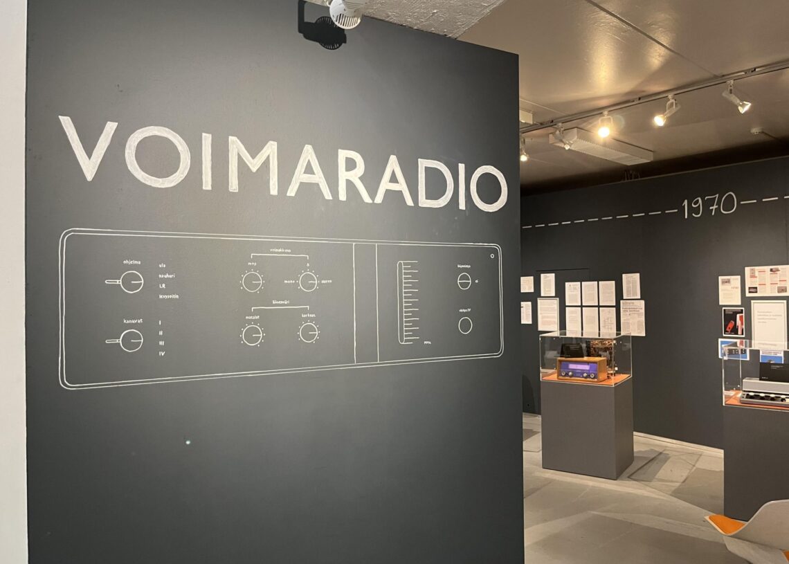 Voimaradio-näyttely Tekniikan museossa esittelee surroundia suomalaisittain