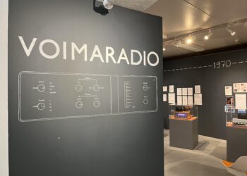 Voimaradio-näyttely Tekniikan museossa esittelee surroundia suomalaisittain