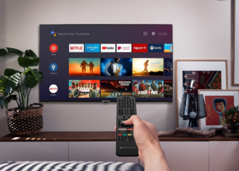 Isoa kokoa pienellä rahalla! Vertailussa edulliset 65-tuumaiset televisiot – Yllättävän hyvää kuvaa kohtuuhintaan