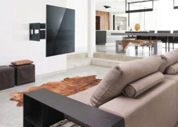 Kääntyy 180 astetta – Vogelilta teline oled-televisioita varten