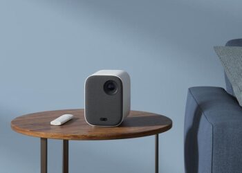 Kompakti Xiaomin videoprojektori mahdollistaa Netflix-leffaillat ja muut videoesitykset paikassa kuin paikassa