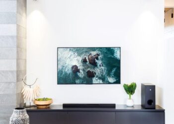 Parivertailussa soundbarit: Näppärä parannus telkkariääneen