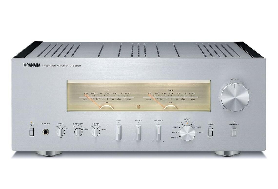 Yamahalta nostalgiahenkisiä integroituja vahvistimia