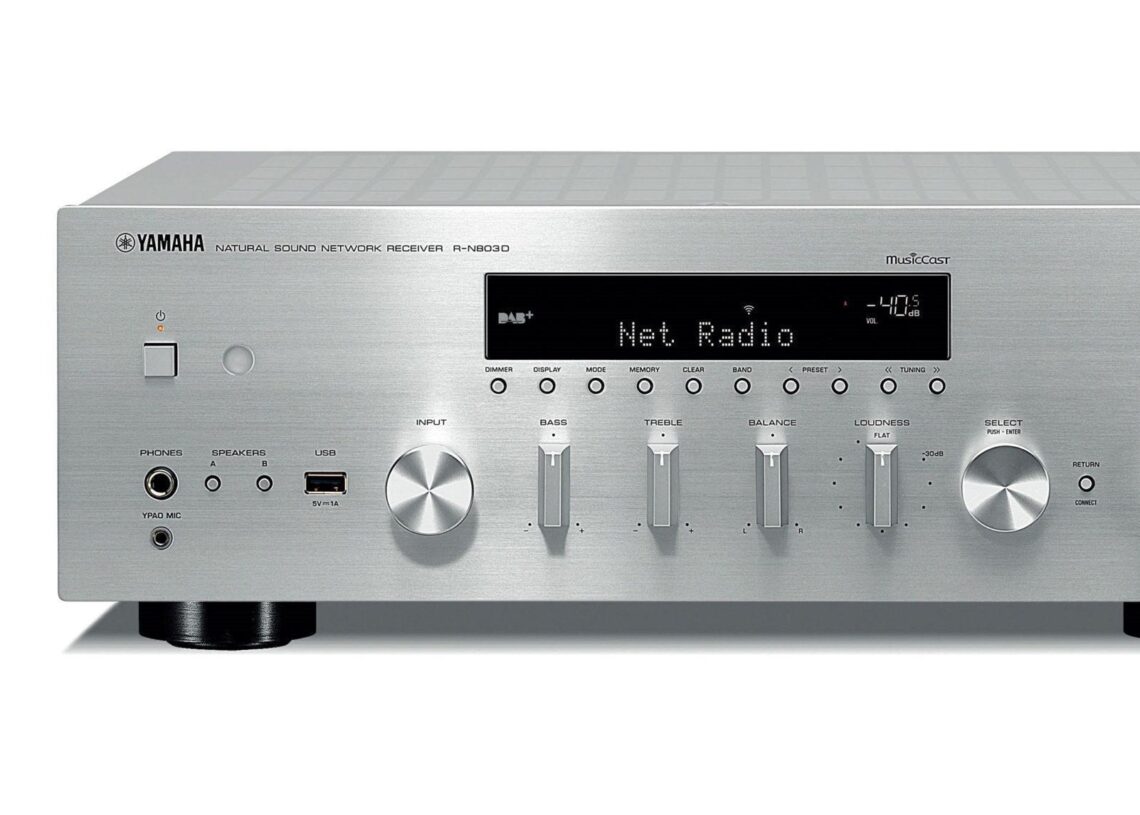 Yamahalta retron näköinen vahvistin MusicCastilla