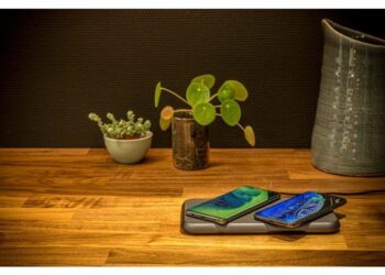 ZENS LIBERTY -latausalustalla voi ladata useita laitteita langattomasti