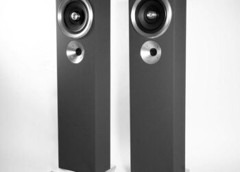 Highend-lattiakaiuttimet niukkoihin neliöihin