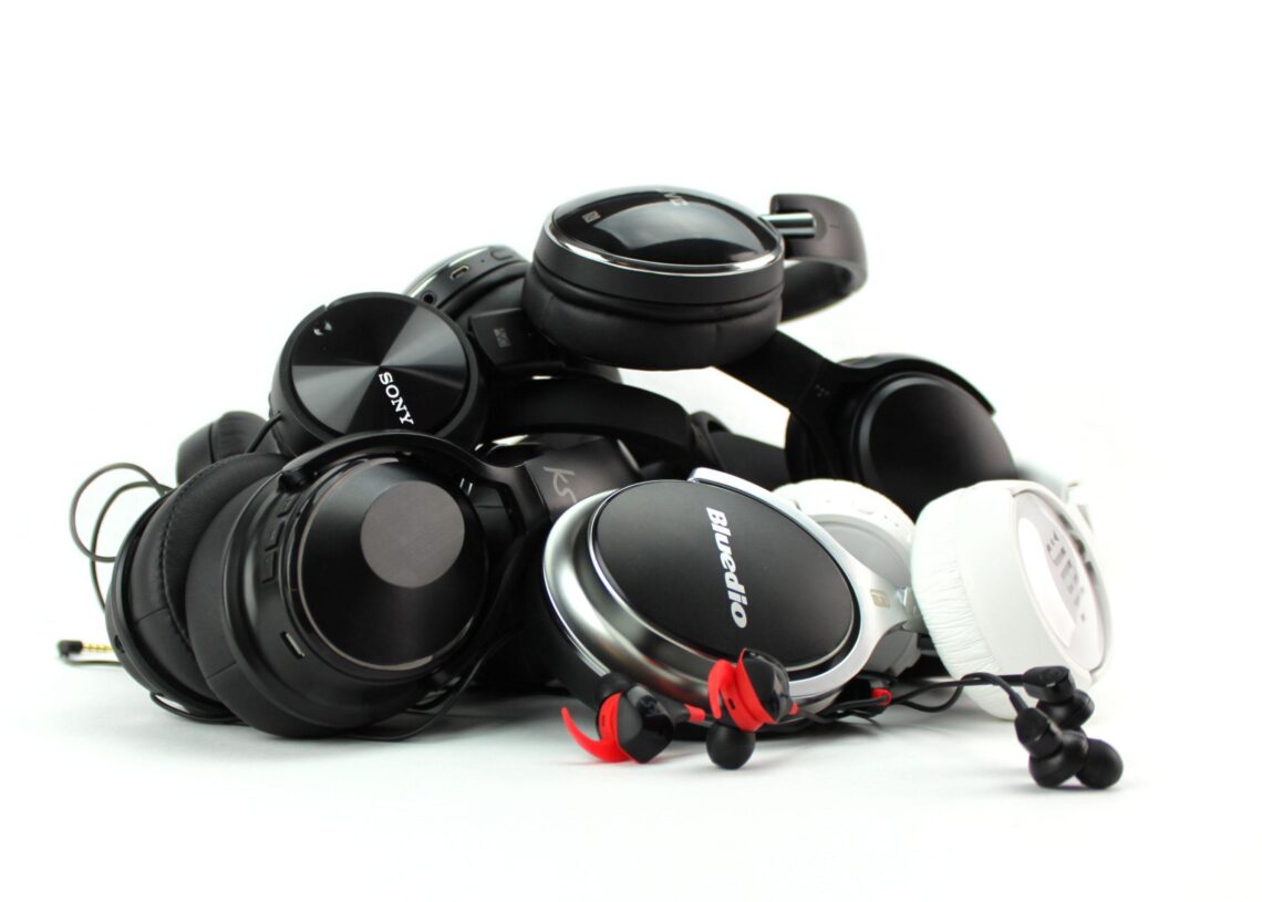 NETTIJATKO AVPlus 4/18: Testissä edulliset vastamelukuulokkeet