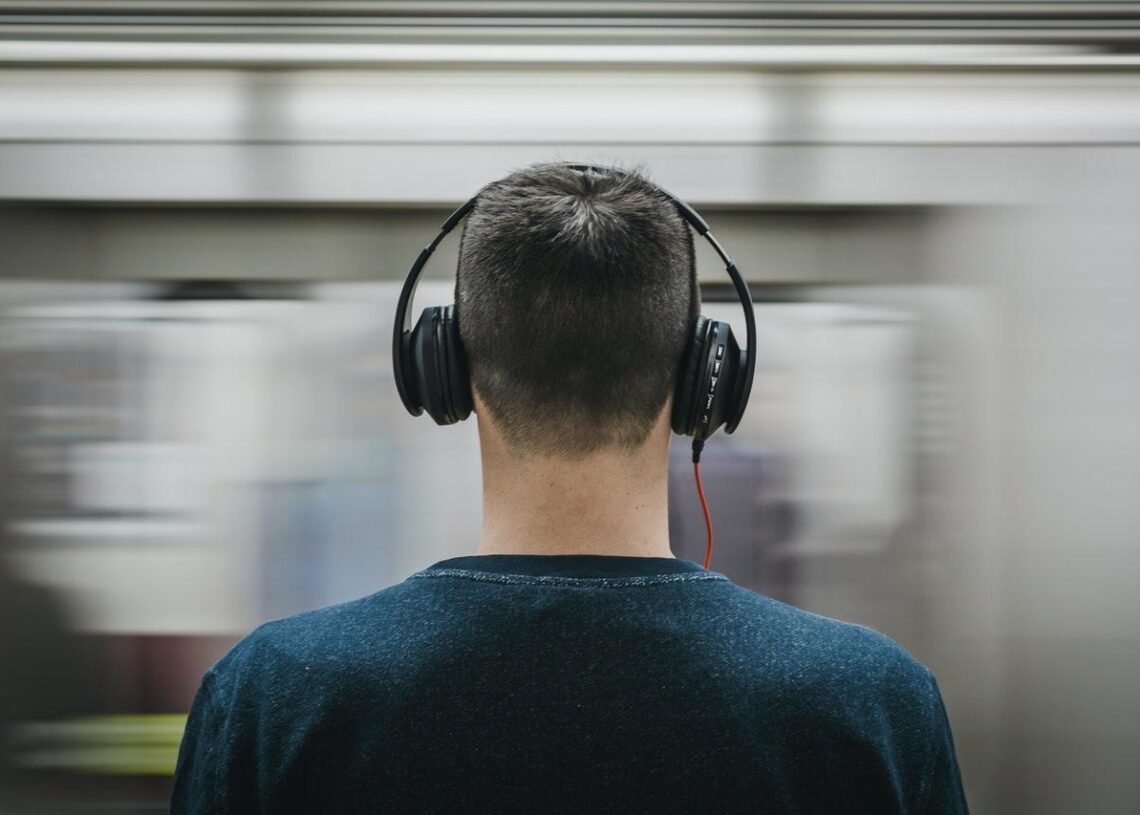 Eikö kuulokkeissa riitä hönkä? Tässä kätevä ratkaisu!