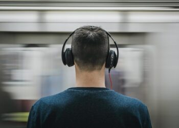 Eikö kuulokkeissa riitä hönkä? Tässä kätevä ratkaisu!