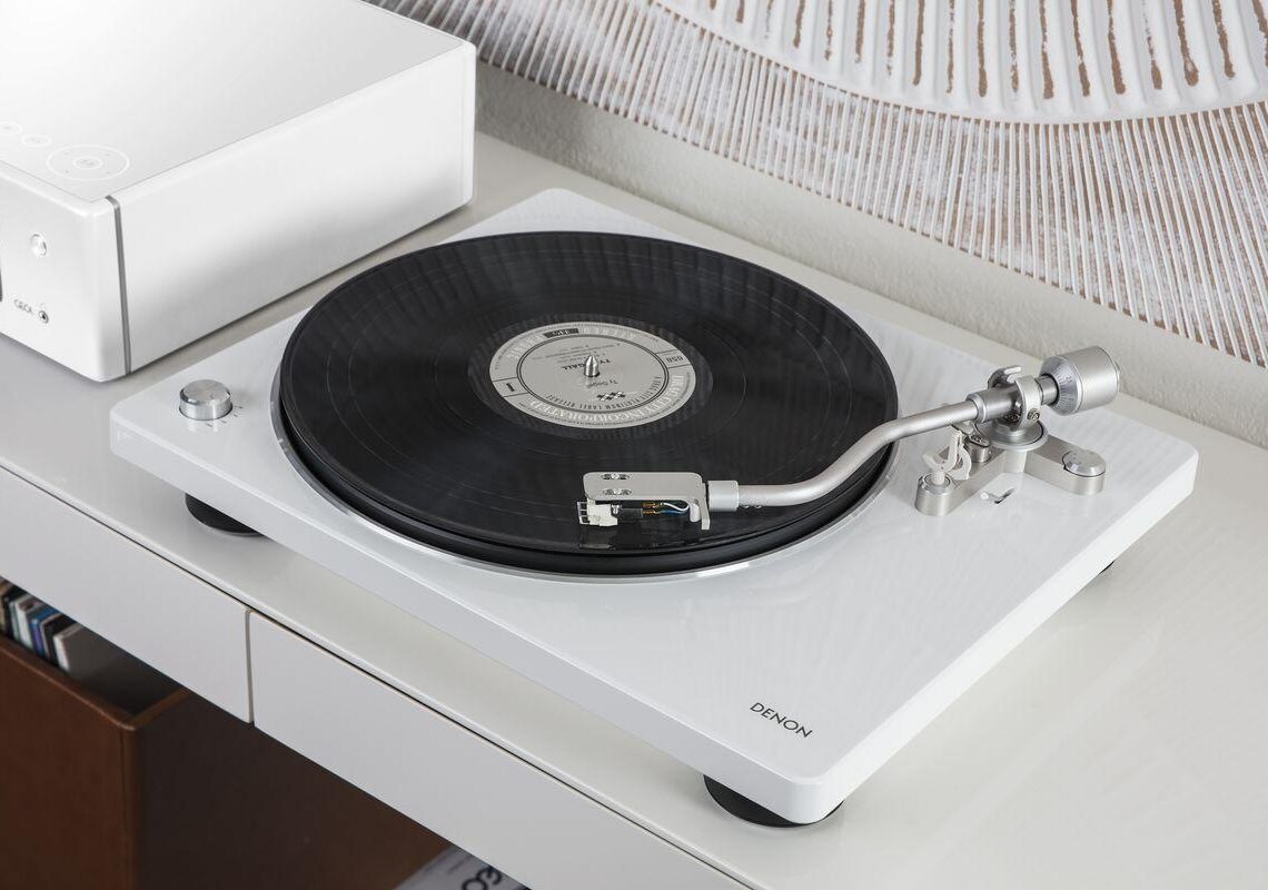 Kokeilussa Denon DP-400 -levysoitin: Komeasti aloitustasoa korkeammalla