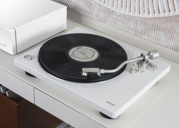 Kokeilussa Denon DP-400 -levysoitin: Komeasti aloitustasoa korkeammalla