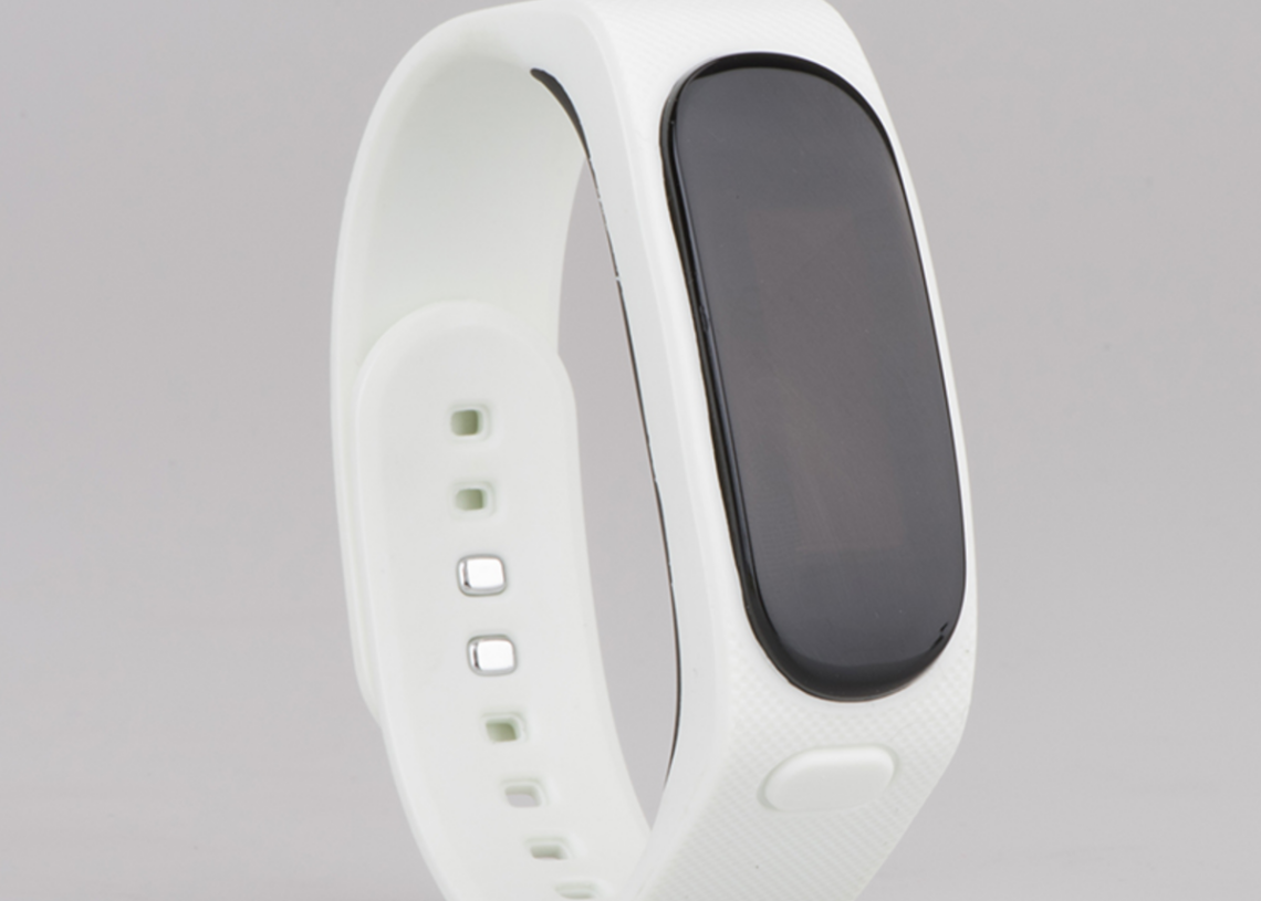 Vedenkestävä älyranneke/ korvanappi