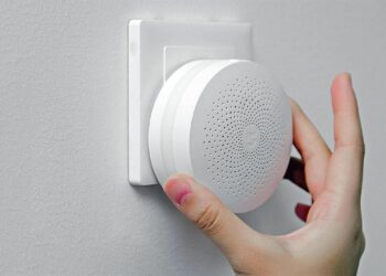 Kolumni: ”Älykotiin järkeä seinäpistokkeesta”