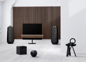 Bang & Olufsen esitteli pianomustan version Beolab 50 -kaiuttimestaan ja Beovision Eclipse -televisiostaan