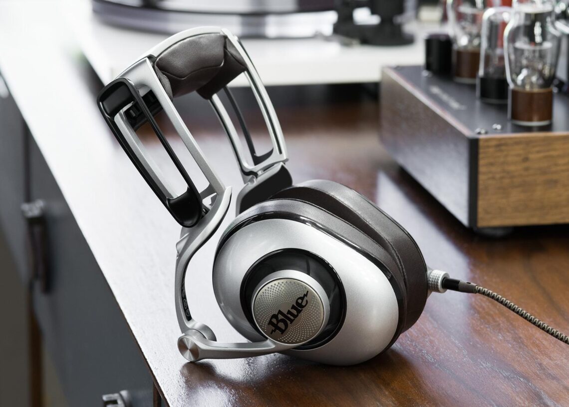 Blue Microphonesilta vahvistimelliset planaarikuulokkeet