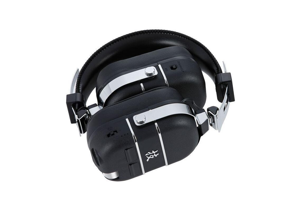 Boss esitteli vahvistinmallinnuksilla varustetut Waza-Air-kuulokkeet kitaristeille