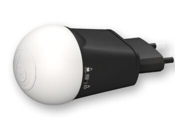 Suomalainen BrightCharger yhdistää laturin ja yövalon
