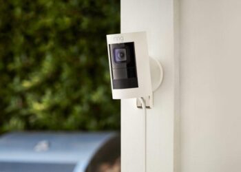 Ring esitteli kaksi edullista turvakameraa – voi käyttää sisällä ja ulkona