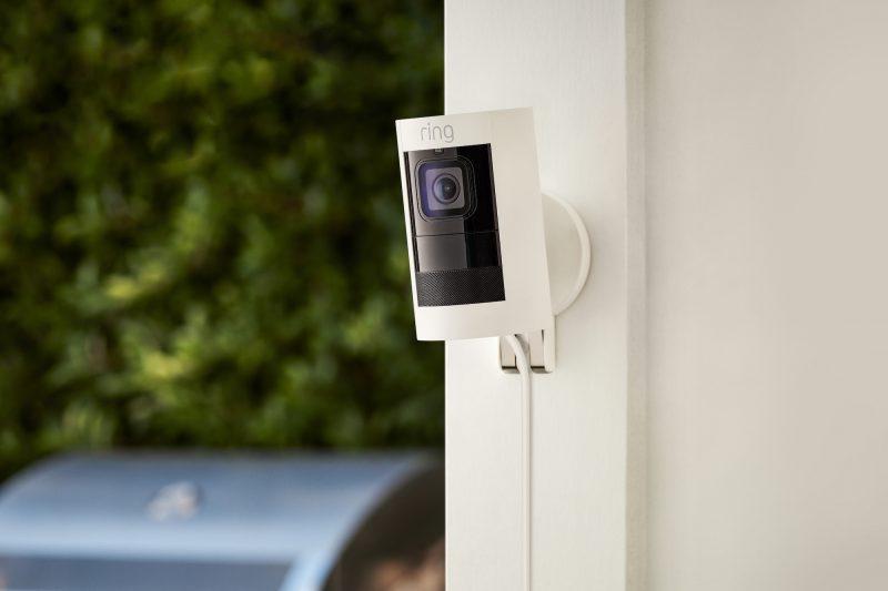 Ring esitteli kaksi edullista turvakameraa – voi käyttää sisällä ja ulkona