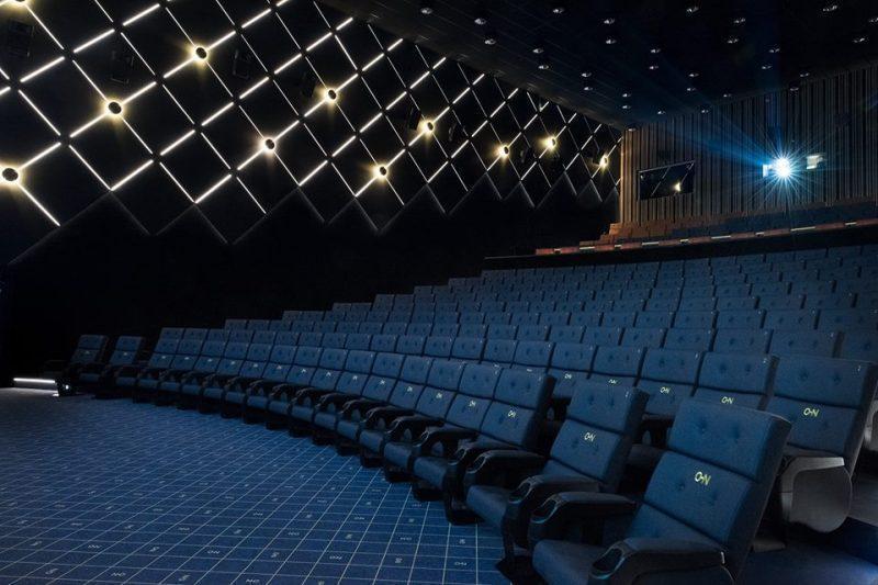 Virolaisketju Cinamonin ensimmäinen elokuvateatteri avautui Helsingin Kalasatamassa