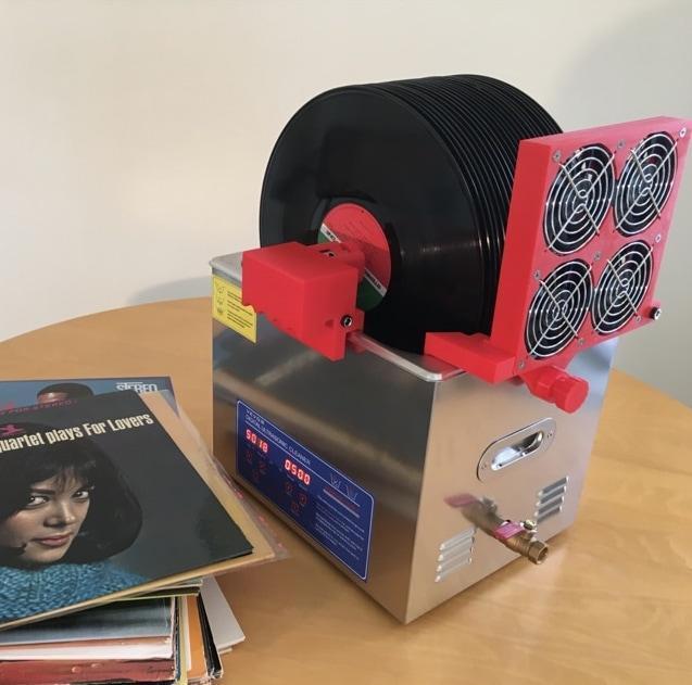 Vinyylilevyt puhtaaksi ultraäänellä