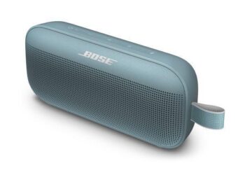 Kokeilussa Bose SoundLink Flex: Rokkaava kaiutin rannalle