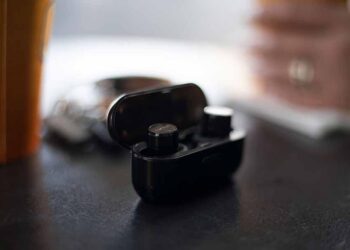 Cyrus Audio laajensi valikoimaansa täyslangattomiin kuulokkeisiin