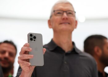 Apple esitteli uudet iPhone-mallit USB-C-liitännällä