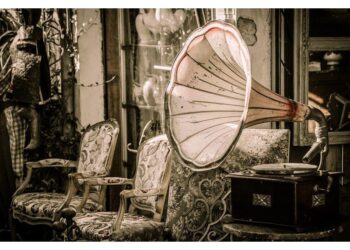 HS: Helsingin Vallilaan uusi jazz-levykauppa – myynnissä sveitsiläisen jazzdiggarin 11 000 levyn kokoelma