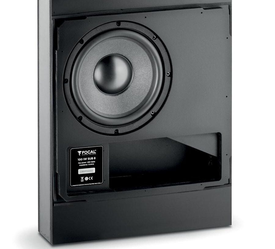 Focalilta ohut seinään upotettava subbari – kaveriksi räkkivahvistin