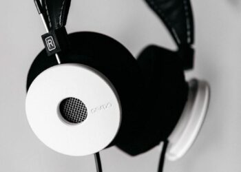 Gradolta uudet White Headphone -kuulokkeet – kunnianosoitus Beatlesin klassikkoalbumille