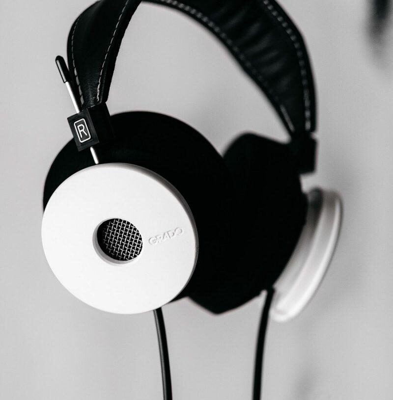 Gradolta uudet White Headphone -kuulokkeet – kunnianosoitus Beatlesin klassikkoalbumille