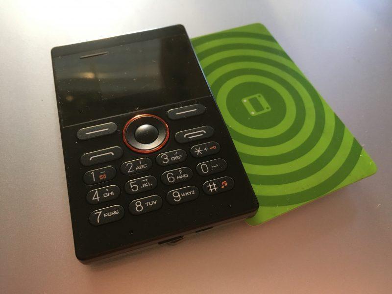 Pikakoe: Hieman teepussia isompi puhelin satunnaiskäyttöön