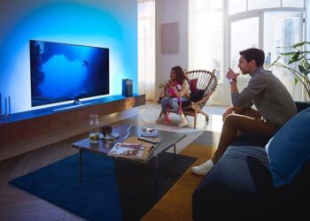 Philipsiltä Fidelio-kotiteatterijärjestelmä Atmoksella, monihuonetoistolla ja Ambilight-valaistuksella