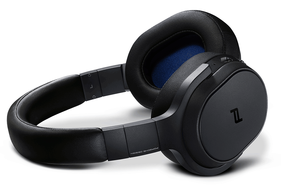 KEFiltä mustat versiot kaksista kuulokkeista ja yhdestä langattomasta kaiuttimesta