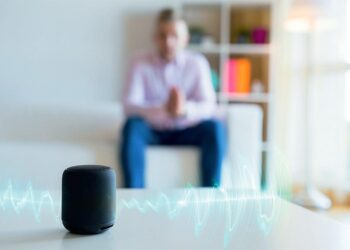 Kolumni: ”Älykaiuttimet – eli näin juttelen digilaitteilleni”