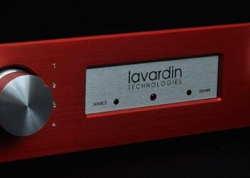 Luxmanilta juhlava putkivahvistin