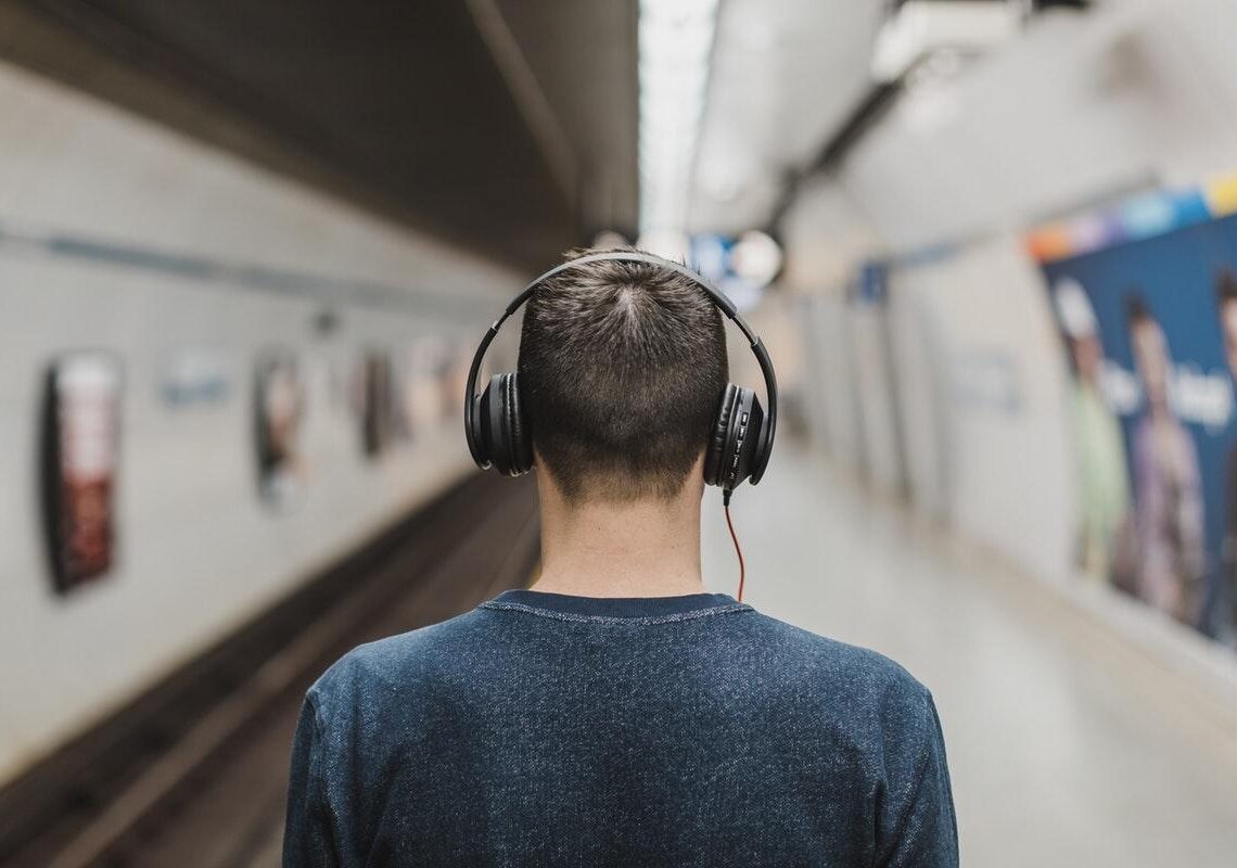 Kuulokkeiden tekoäly voi varoittaa lähellä olevista ajoneuvoista