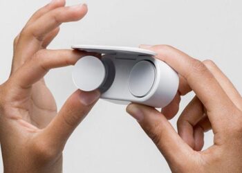 Microsoft lanseerasi ensimmäiset täyslangattomat Surface Earbuds -kuulokkeensa